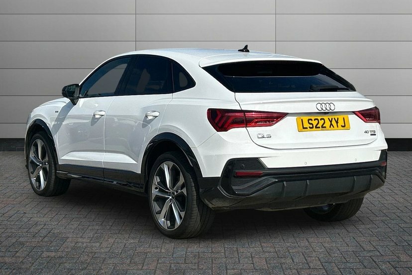 Audi Q3 2.0 Tfsi 40 Black Edition Sportback S T White #3