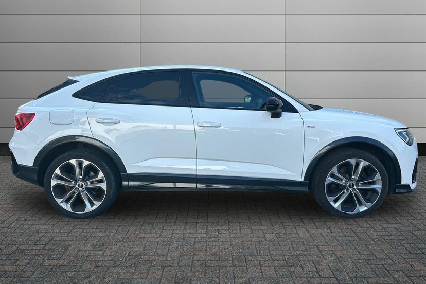 Audi Q3 2.0 Tfsi 40 Black Edition Sportback S T White #4
