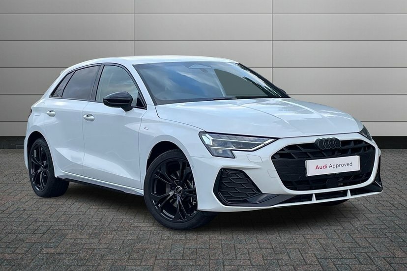 Audi A3 1.5 Tfsie Black Edition Sportback Plug- White