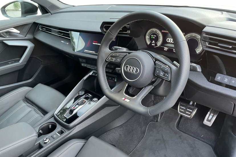 Audi A3 1.5 Tfsie Black Edition Sportback Plug- White #6
