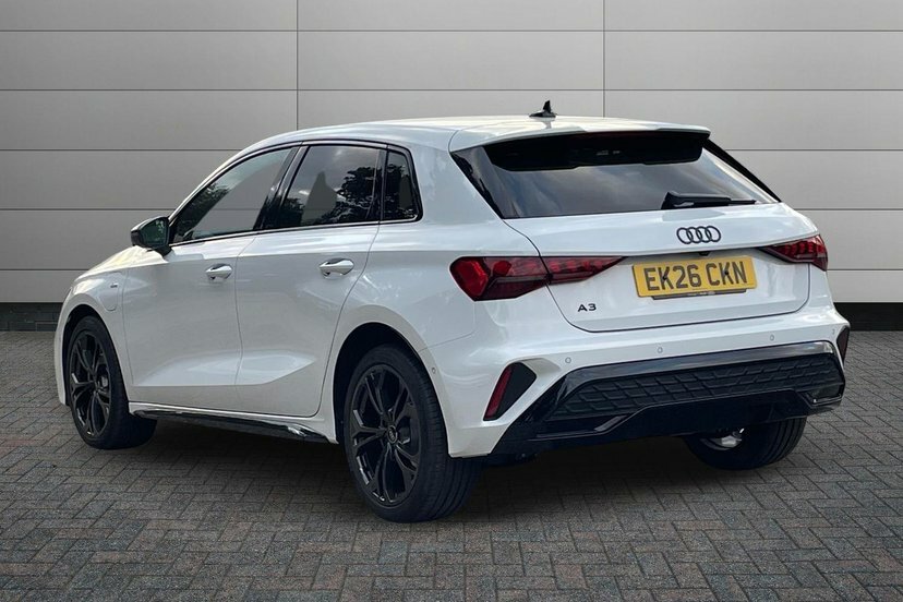 Audi A3 1.5 Tfsie Black Edition Sportback Plug- White #3