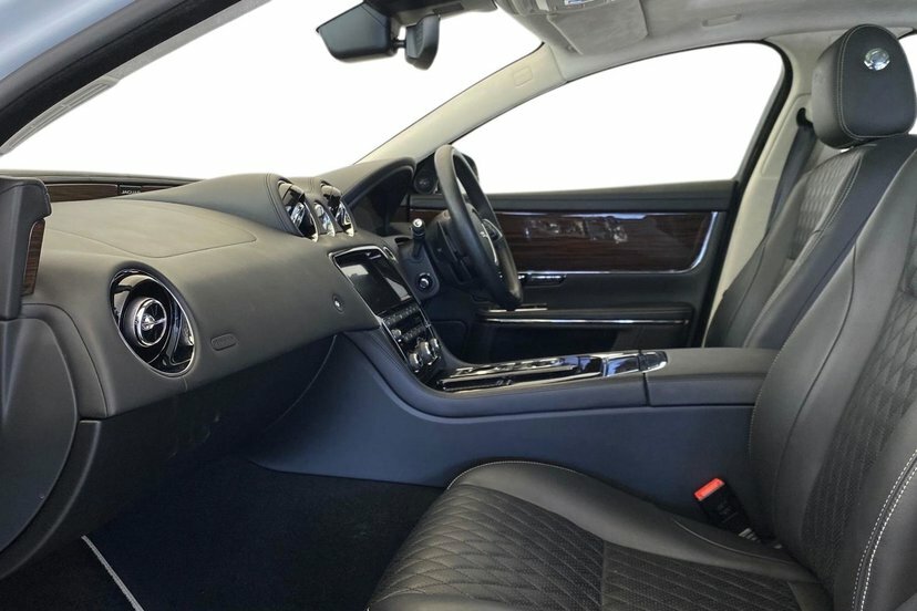 Jaguar XJ 3.0D V6 Portfolio Saloon 300 Ps White #3