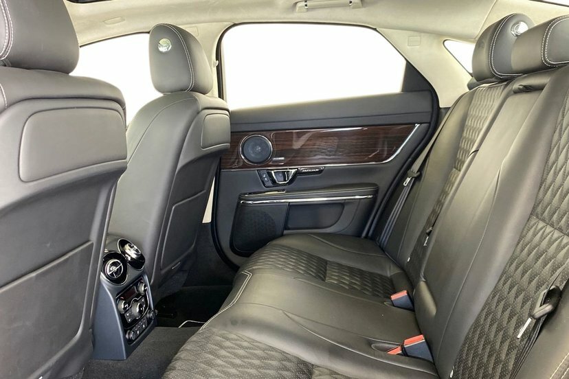 Jaguar XJ 3.0D V6 Portfolio Saloon 300 Ps White #4