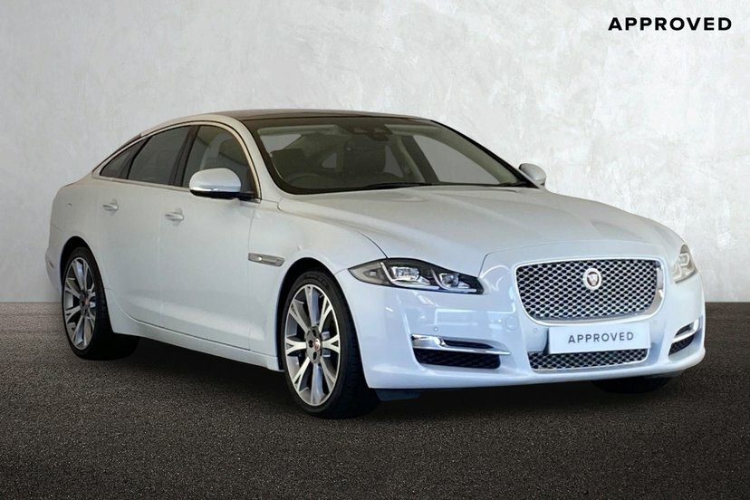 Jaguar XJ 3.0D V6 Portfolio Saloon 300 Ps White