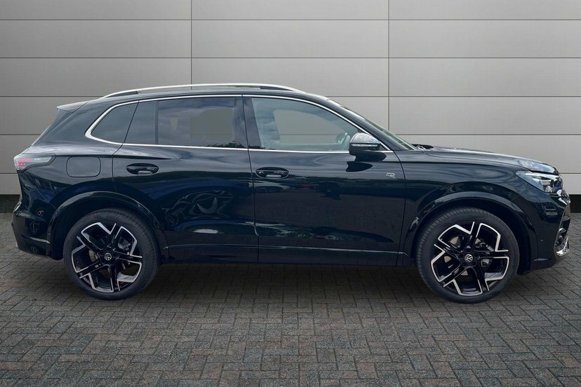 Volkswagen Tiguan 1.5 Etsi Mhev R-line Suv Hybrid Dsg 15 MV26FMF Black #4