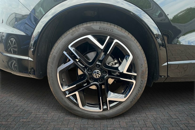 Volkswagen Tiguan 1.5 Etsi Mhev R-line Suv Hybrid Dsg 15 MV26FMF Black #5