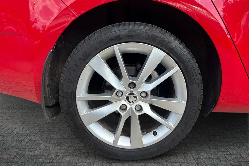 Skoda Octavia 1.4 Tsi Se L Hatchback 150 Ps Red #5