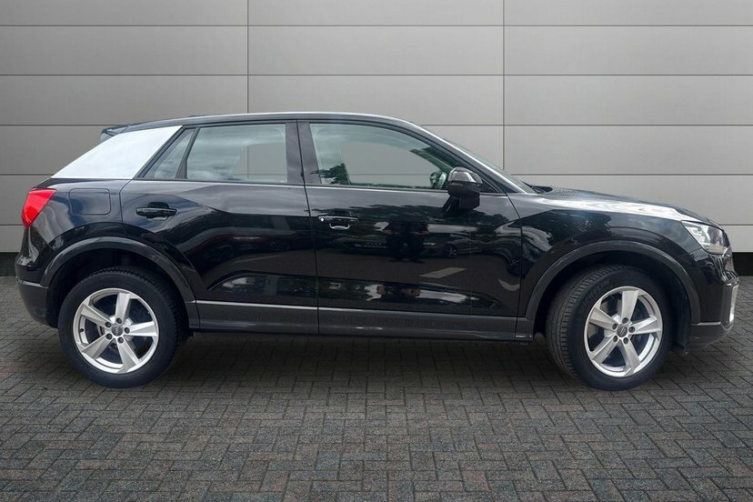 Audi Q2 1.0 Tfsi 30 Sport Suv 116 Ps LL68EBD Black #4