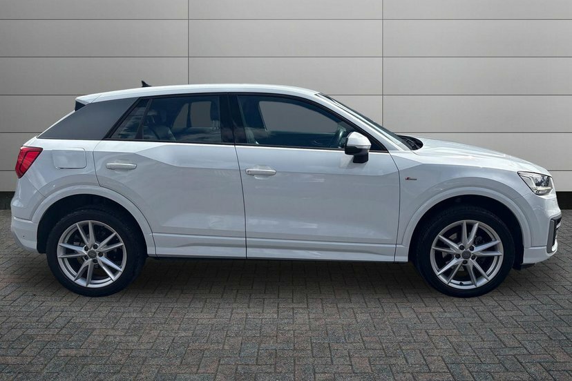 Audi Q2 1.0 Tfsi 30 S Line Suv 116 Ps White #4