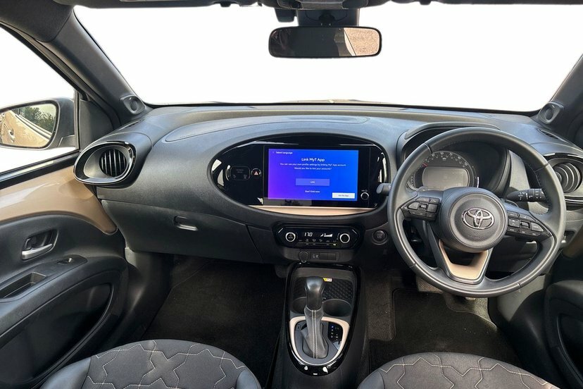 Toyota Aygo X 1.0 Vvt-i Exclusive Hatchback X-shift Black #4