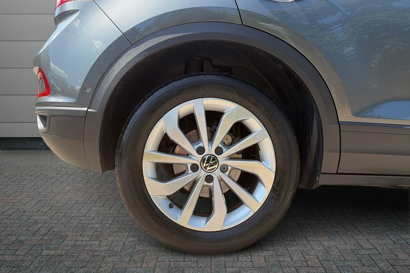 Volkswagen T-Roc 1.5 Tsi Life Suv Dsg 150 Ps Grey #5