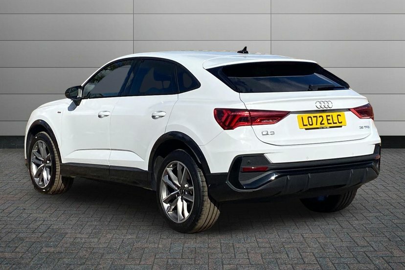 Audi Q3 1.5 Tfsi Cod 35 Black Edition Sportback White #3