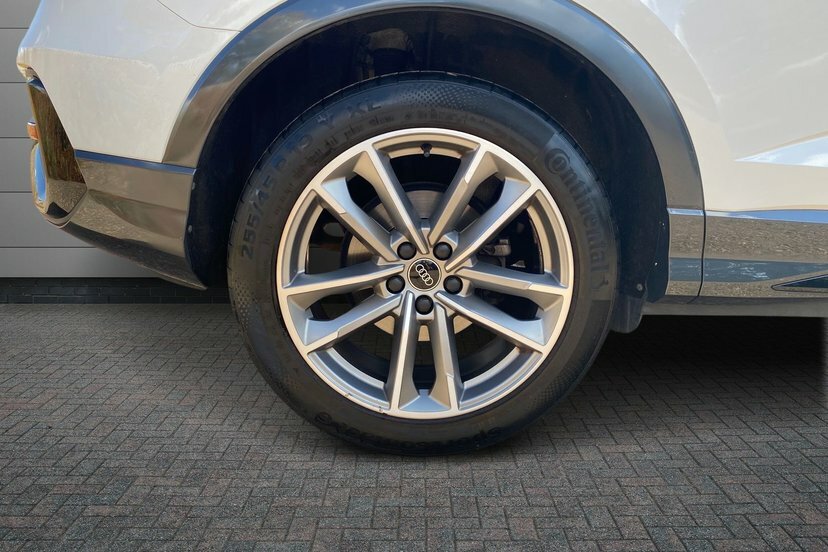 Audi Q3 1.5 Tfsi Cod 35 Black Edition Sportback White #5