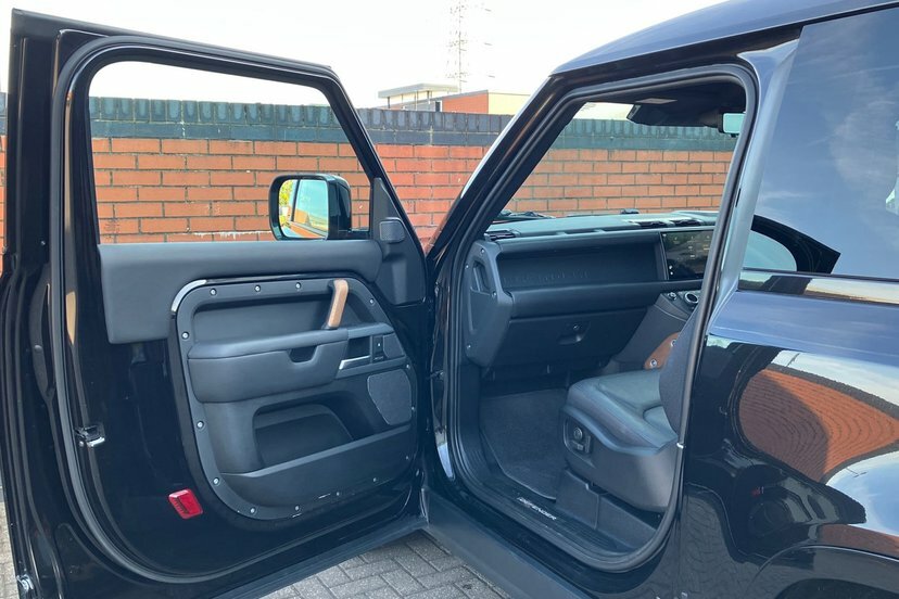Land Rover Defender 90 Xs Edition Brown #36