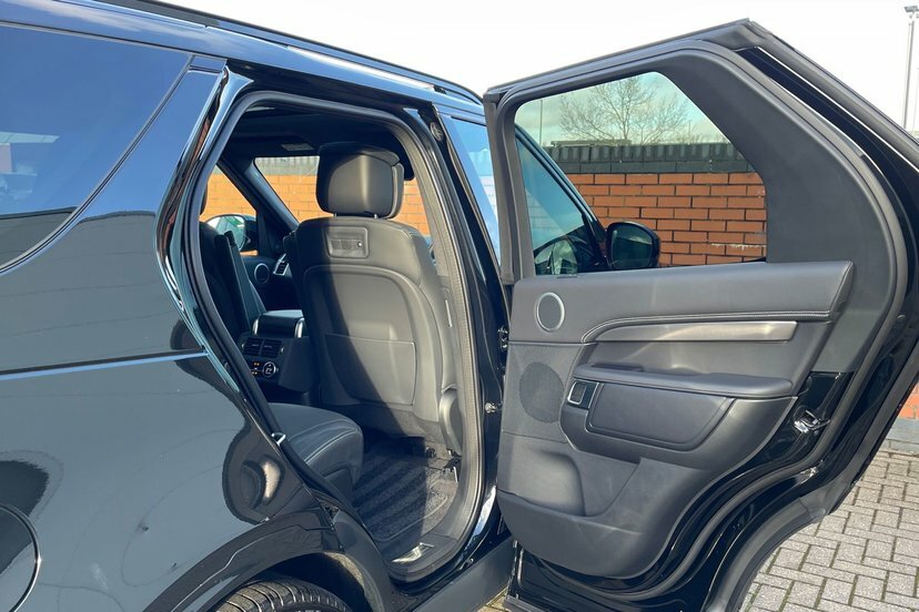 Land Rover Discovery 3.0 D350 Dynamic Se Station Wagon SV26OVO Black #33