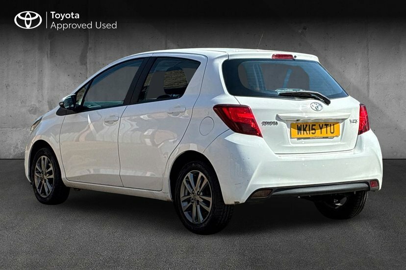 Toyota Yaris 1.33 Dual Vvt-i Icon Hatchback E White #4