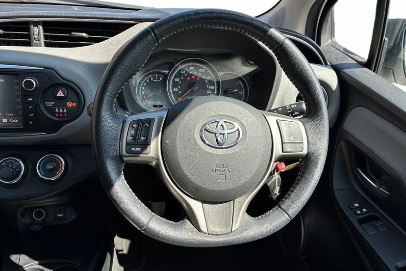 Toyota Yaris 1.33 Dual Vvt-i Icon Hatchback E White #6