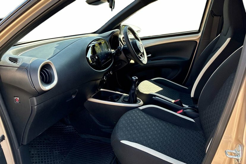 Toyota Aygo X Pure White #10