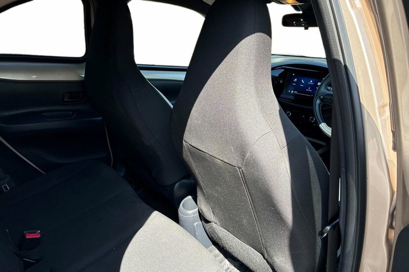 Toyota Aygo X Pure White #13