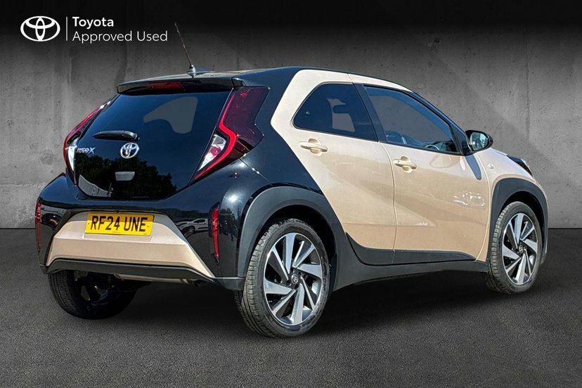 Toyota Aygo X 1.0 Vvt-i Edge Hatchback 72 Ps Black #2