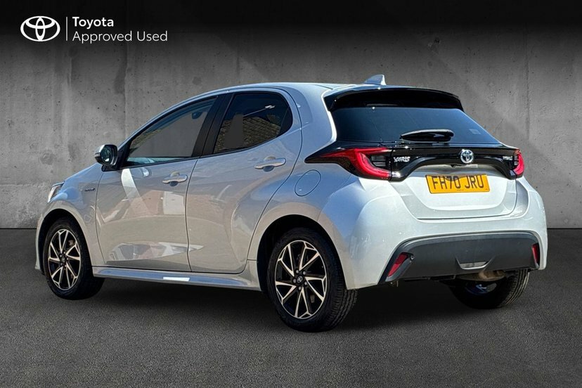 Toyota Yaris 1.5 Vvt-h Design Hatchback Hybrid E-cvt FH70JRU Silver #4
