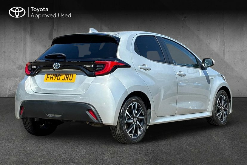 Toyota Yaris 1.5 Vvt-h Design Hatchback Hybrid E-cvt Silver #2