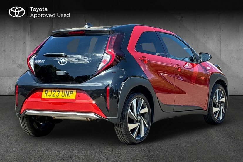 Toyota Aygo X 1.0 Vvt-i Exclusive Hatchback X-shift Black #2
