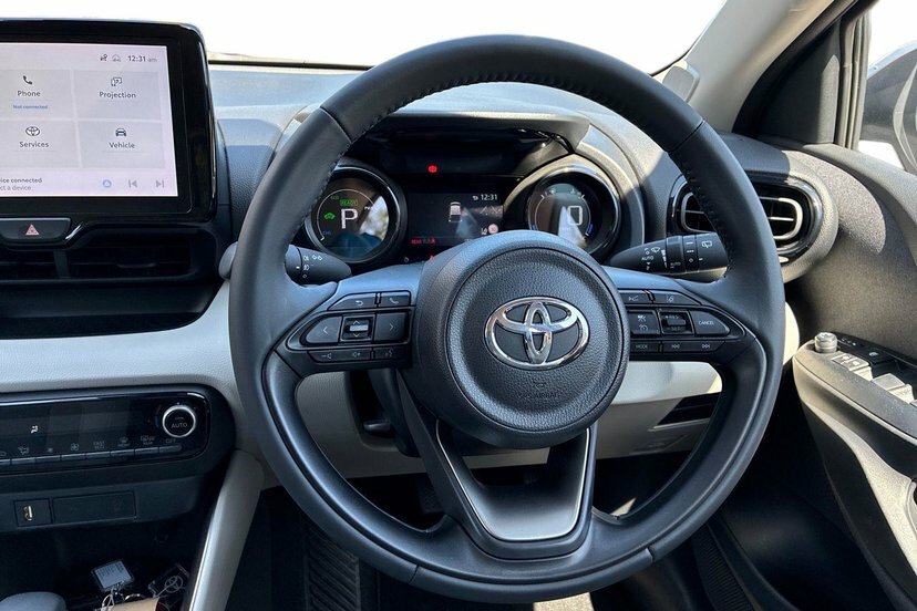Toyota Yaris 1.5 Vvt-h Excel Hatchback Hybrid E-cvt FE23XDT Silver #6