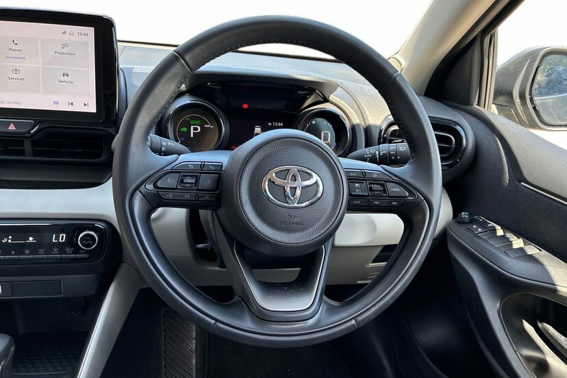 Toyota Yaris Design White #8