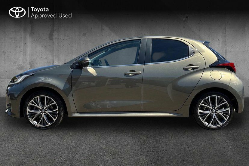 Toyota Yaris Design White #17