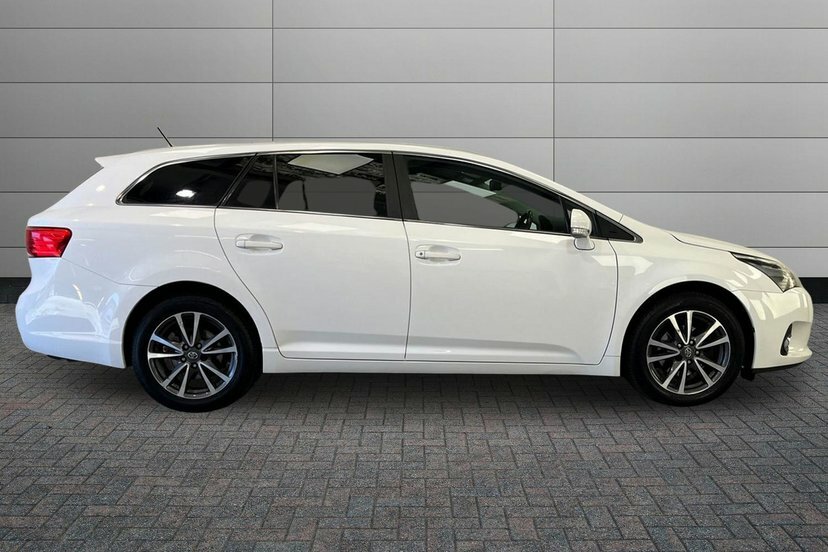 Toyota Avensis 1.8 V-matic Tr Tourer Multidrive S Euro White #4