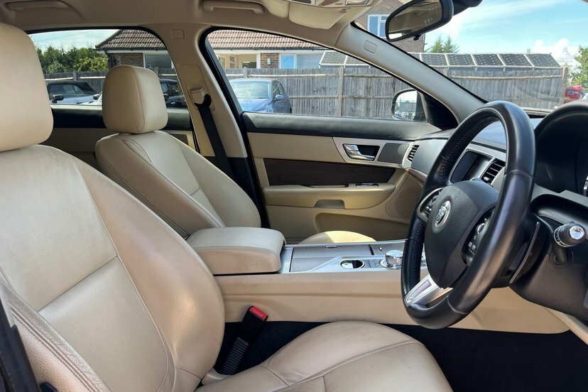 Jaguar XF 2.2D Sport Saloon White #26