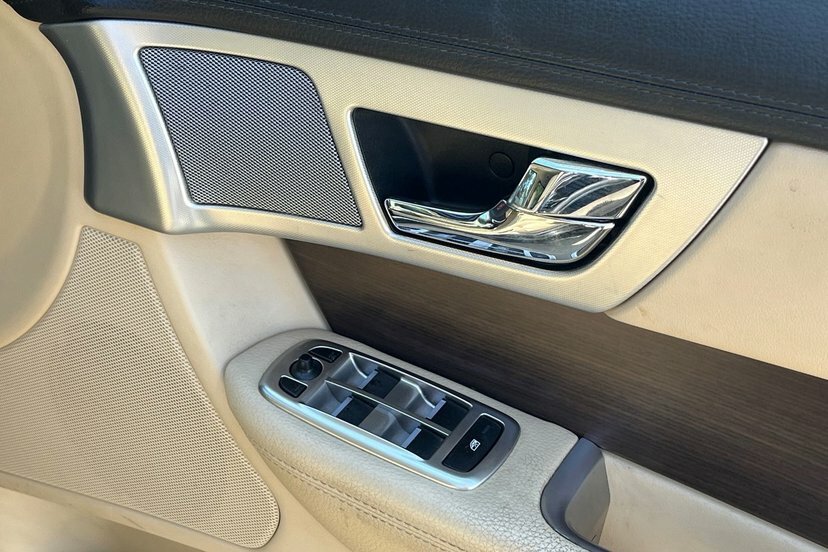Jaguar XF 2.2D Sport Saloon White #11