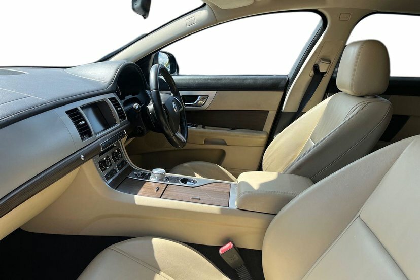 Jaguar XF 2.2D Luxury Sportbrake Euro 5  #2