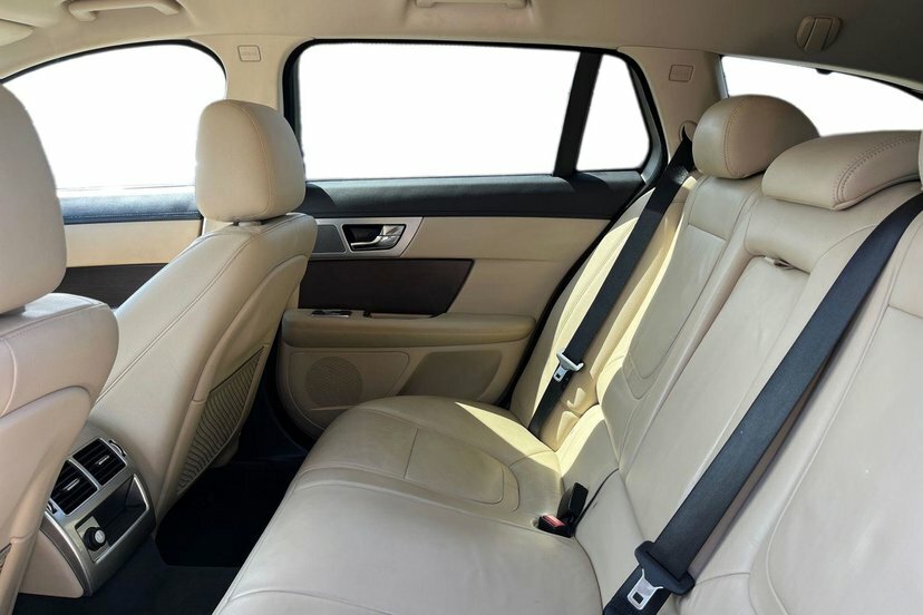 Jaguar XF 2.2D Sport Saloon White #10