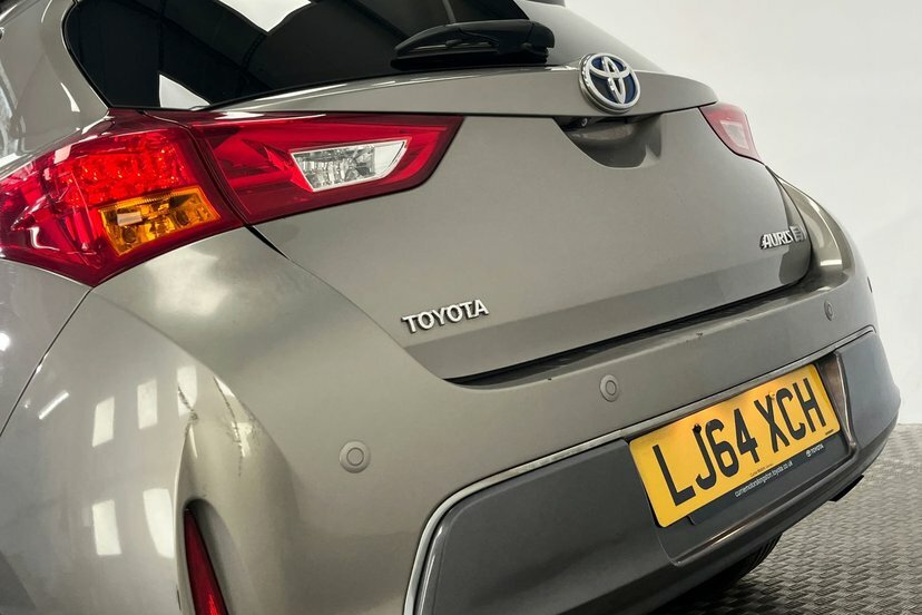Toyota Auris 1.8 Excel Vvt-i 99 Bhp White #25