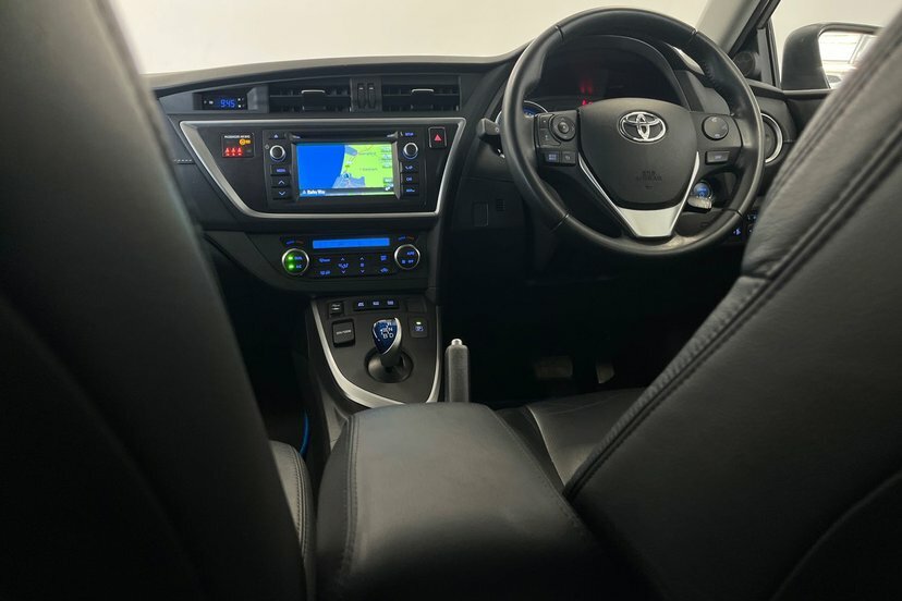 Toyota Auris 1.8 Excel Vvt-i 99 Bhp White #23