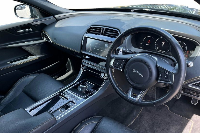 Jaguar XE 2.0I 300 Sport Saloon Awd 300 Ps Black #6