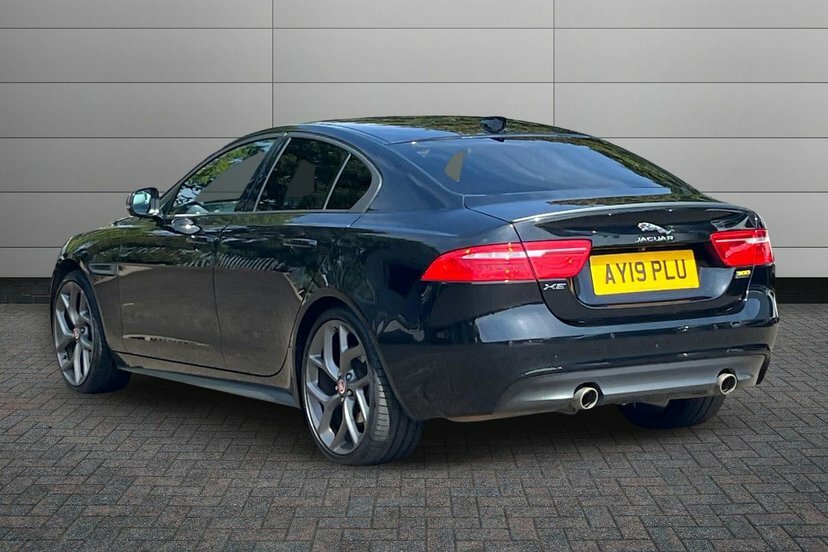 Jaguar XE 2.0I 300 Sport Saloon Awd 300 Ps Black #3