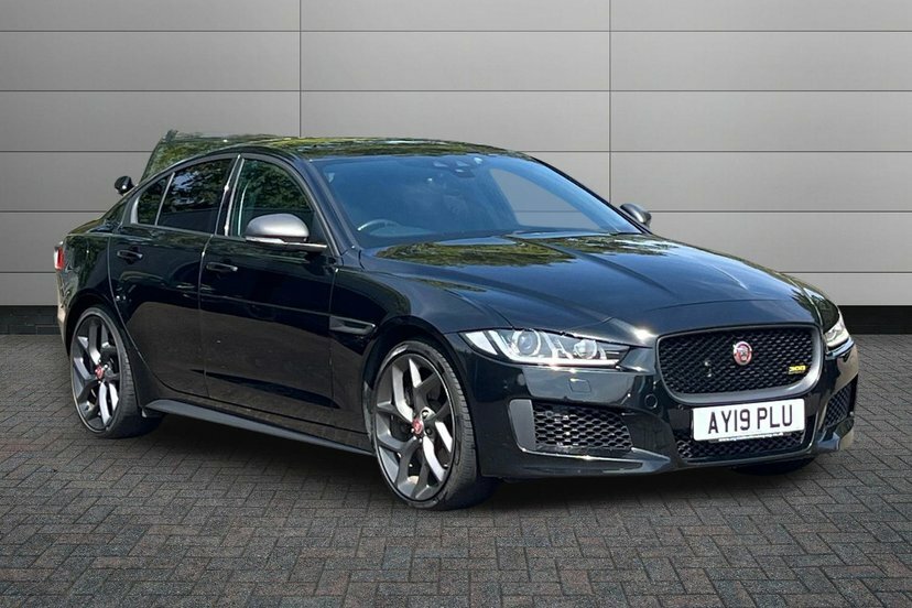 Jaguar XE 2.0I 300 Sport Saloon Awd 300 Ps Black