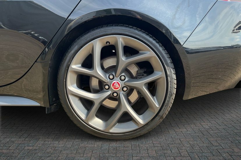 Jaguar XE 2.0I 300 Sport Saloon Awd 300 Ps Black #5