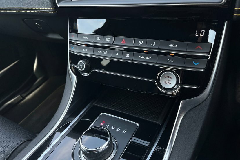 Jaguar XE 2.0 D180 R-dynamic S Saloon Euro 6 Black #14