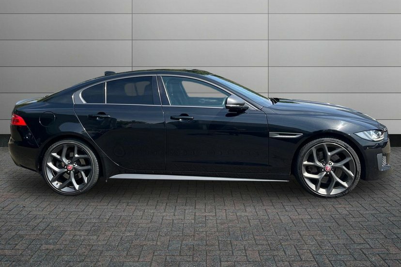 Jaguar XE 2.0I 300 Sport Saloon Awd 300 Ps Black #4