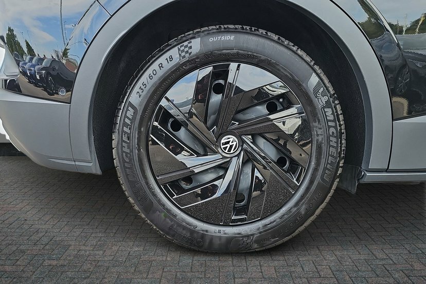 Volkswagen ID.4 Pure 52Kwh Life Suv 148 Ps Black #5