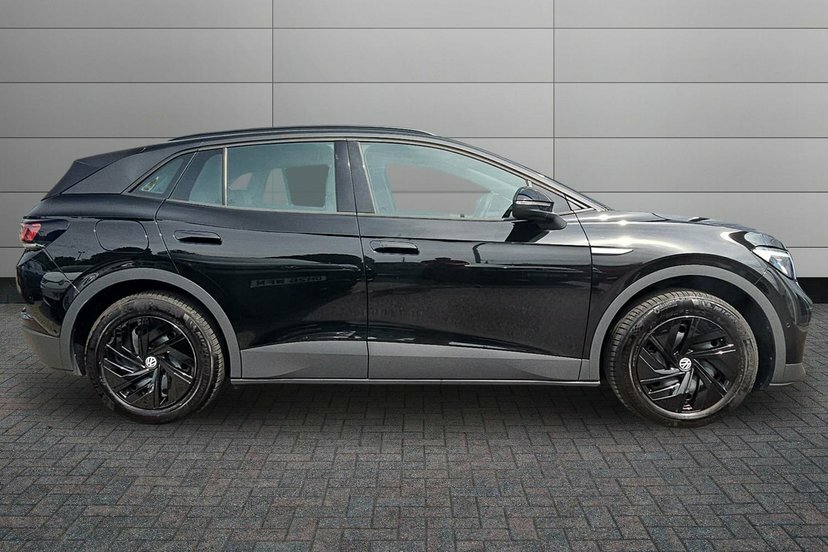 Volkswagen ID.4 Pure 52Kwh Life Suv 148 Ps Black #4