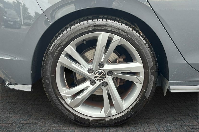 Volkswagen Golf 1.5 Etsi Mhev R-line Hatchback Hybrid D Grey #5