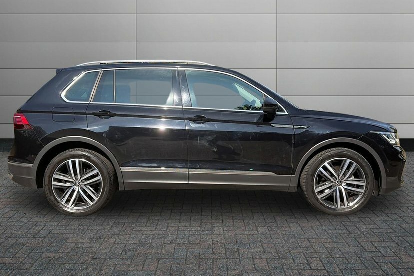 Volkswagen Tiguan 1.5 Tsi Elegance Suv Dsg 150 Ps Sunro Black #4