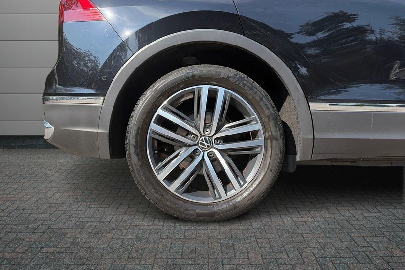 Volkswagen Tiguan 1.5 Tsi Elegance Suv Dsg 150 Ps Sunro Black #5