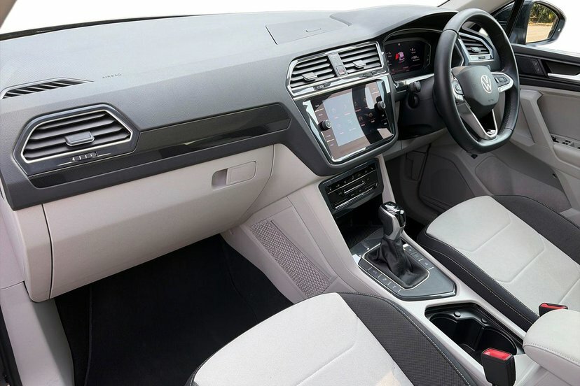 Volkswagen Tiguan 1.5 Tsi Elegance Suv Dsg 150 Ps Sunro Black #2