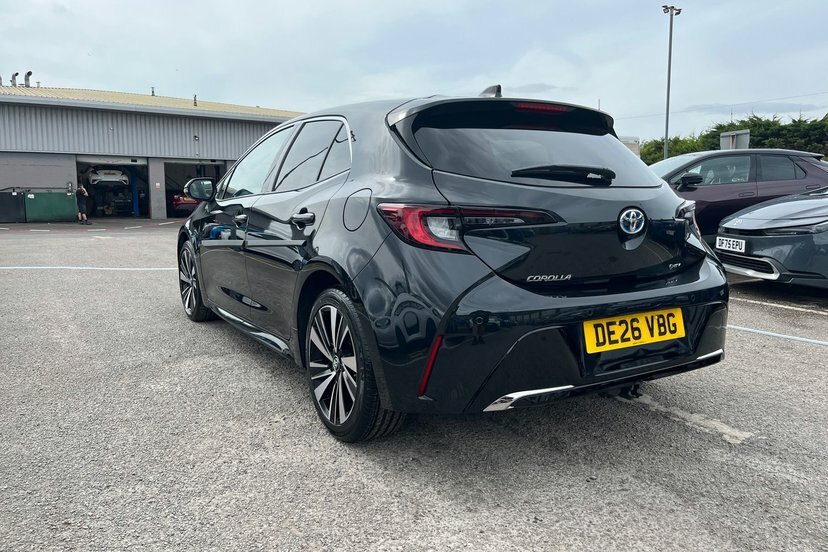 Toyota Corolla 1.8 Hybrid Excel Cvt Bi-tone Silver #36